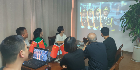 陜西省企業(yè)家協(xié)會黨支部組織收看紀念中國人民抗日戰(zhàn)爭暨世界反法西斯戰(zhàn)爭勝利          80周年紀念大會實況直播